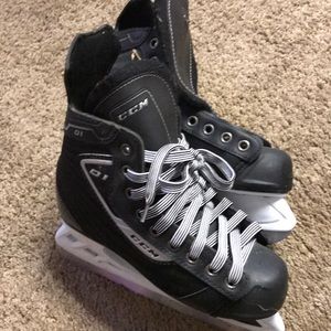 Boys / kids ice skates